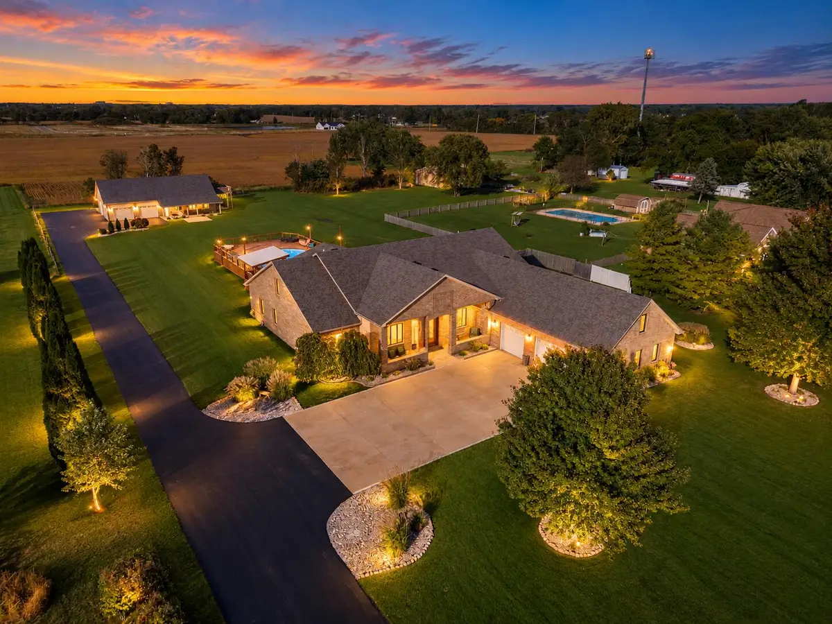 469 W 700 N, Valparaiso, IN 46385 - #1