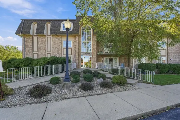206 Swan Drive #2b, Dyer, IN 46311