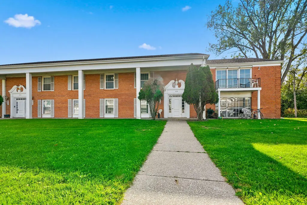 629 W 39th Place #103, Hobart, IN 46342 - #1