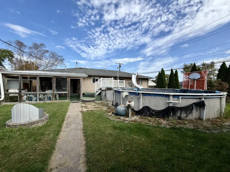 815 W 39th Avenue, Hobart, IN 46342 - #3