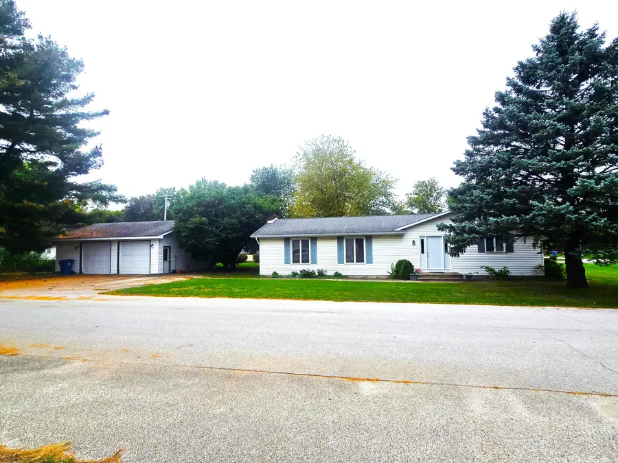 201 W Walnut Street, Morocco, IN 47963 - #2