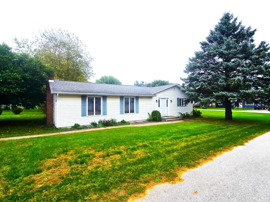 201 W Walnut Street, Morocco, IN 47963 - #3