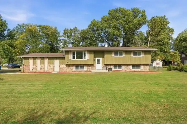 502 8th Street Se, DeMotte, IN 46310