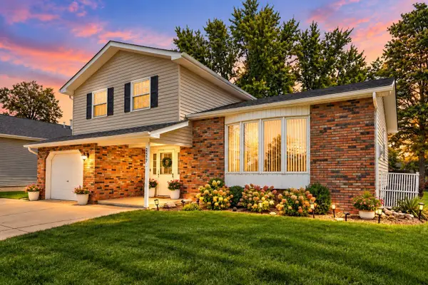 2477 E Lakeshore Drive, Crown Point, IN 46307