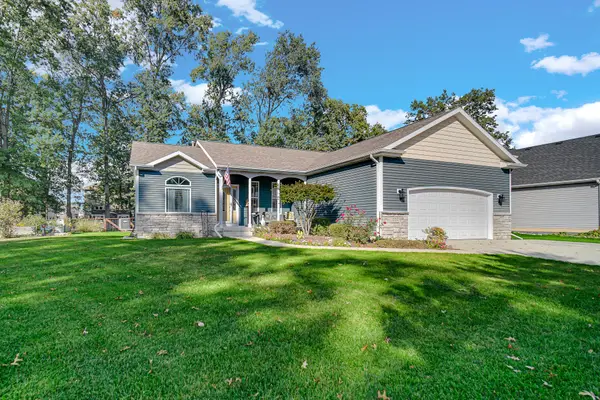 225 Trailcreek Drive, Burns Harbor, IN 46304
