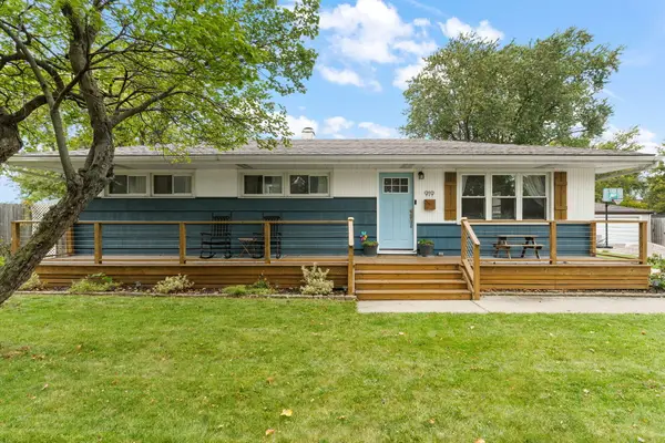 919 E Crestview Court, Crown Point, IN 46307