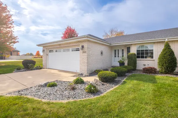 2001 Silver Hawk Drive, Crown Point, IN 46307
