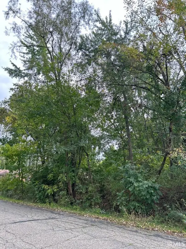 Roycroft Drive, South Bend, IN 46614