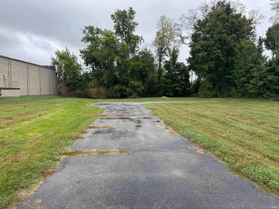 1608 Central Avenue, Bedford, IN 47421 - Image #2