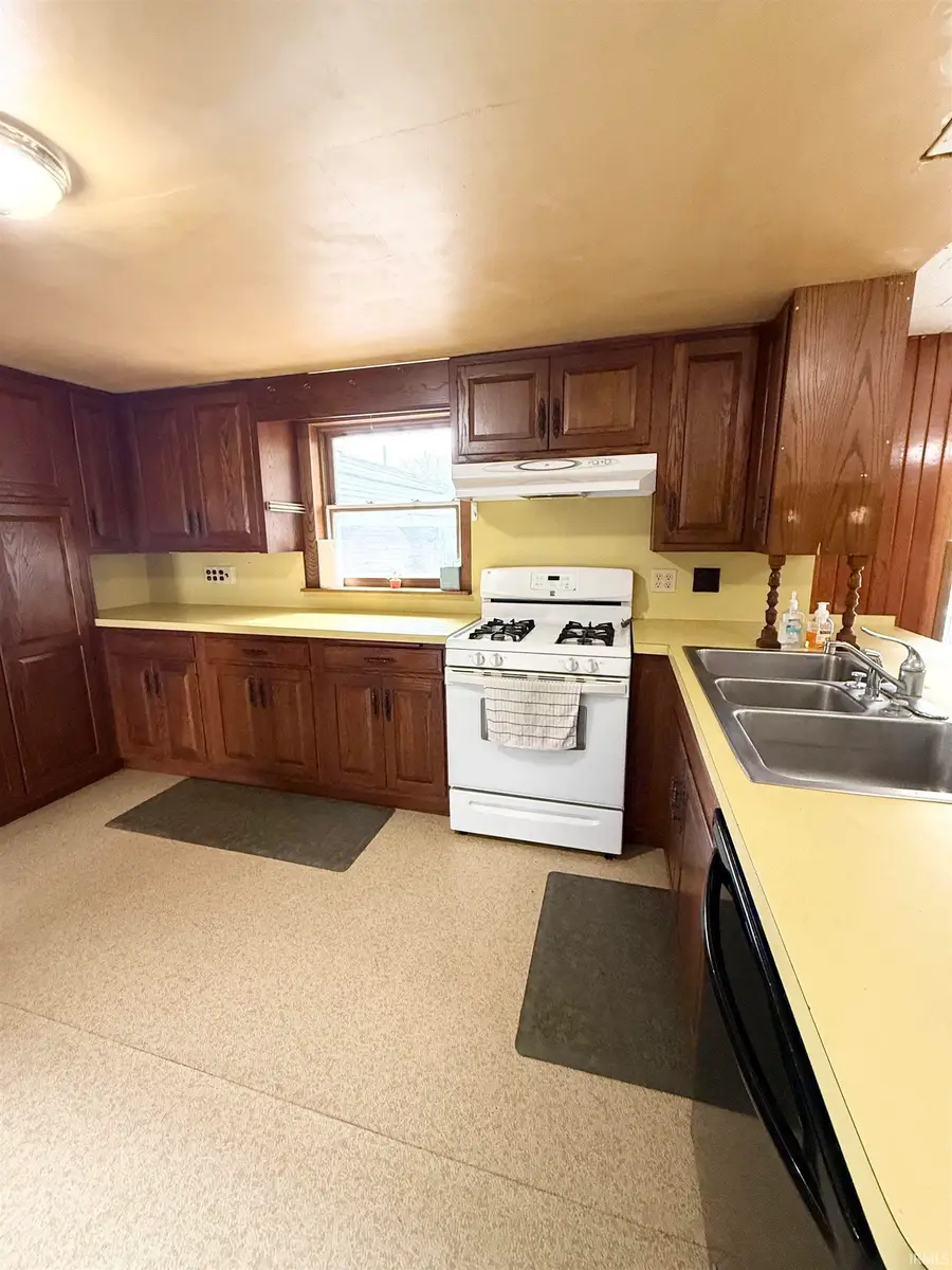 119 E Logan Street, Argos, IN 46501 - Image #2