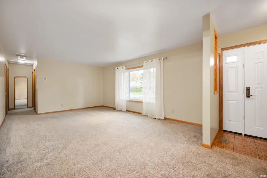 402 E Hickory Grove Road, Hartford City, IN 47348 - Image #3