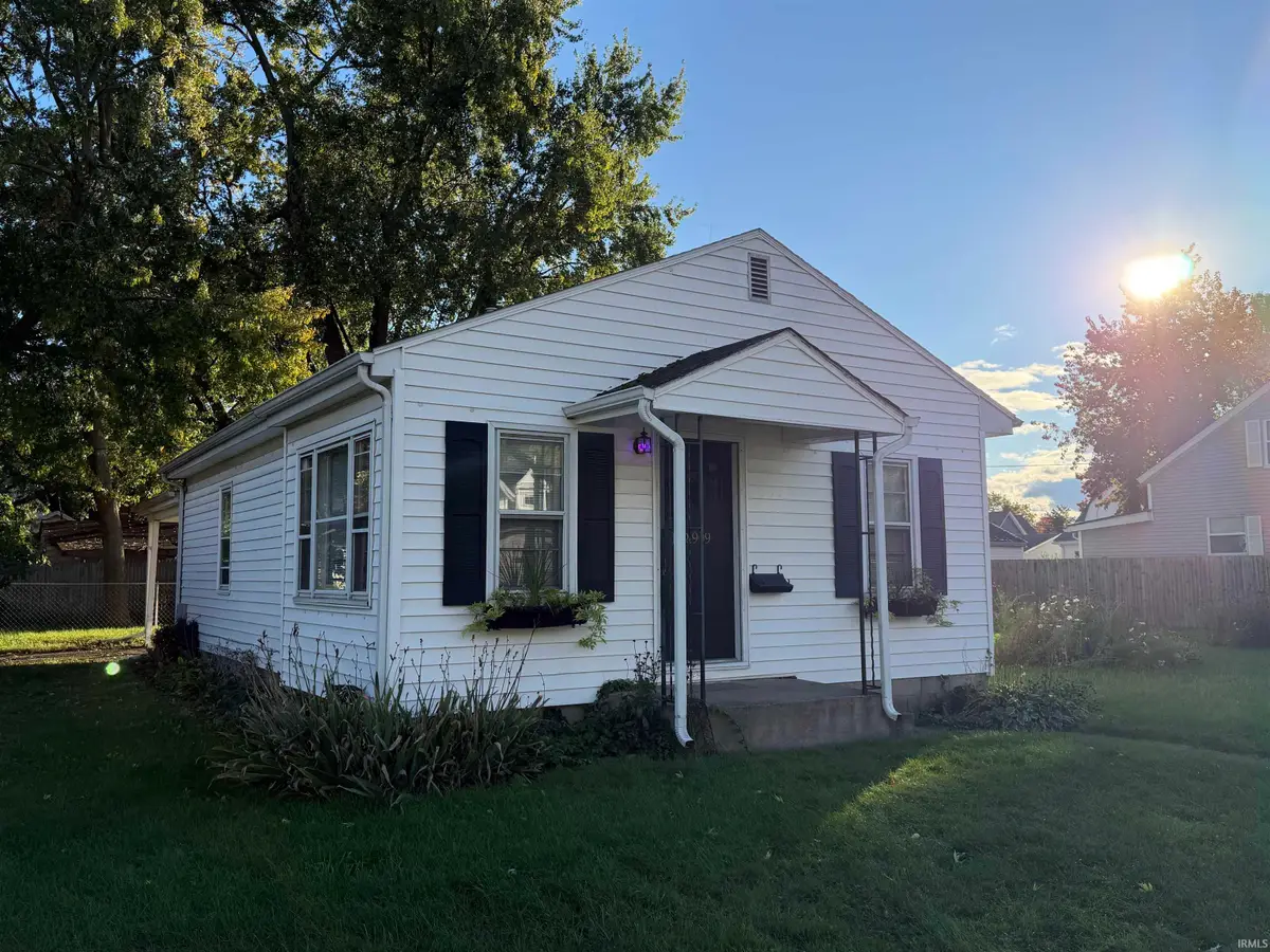 909 E Lawrence Street, Mishawaka, IN 46545 - Image #1