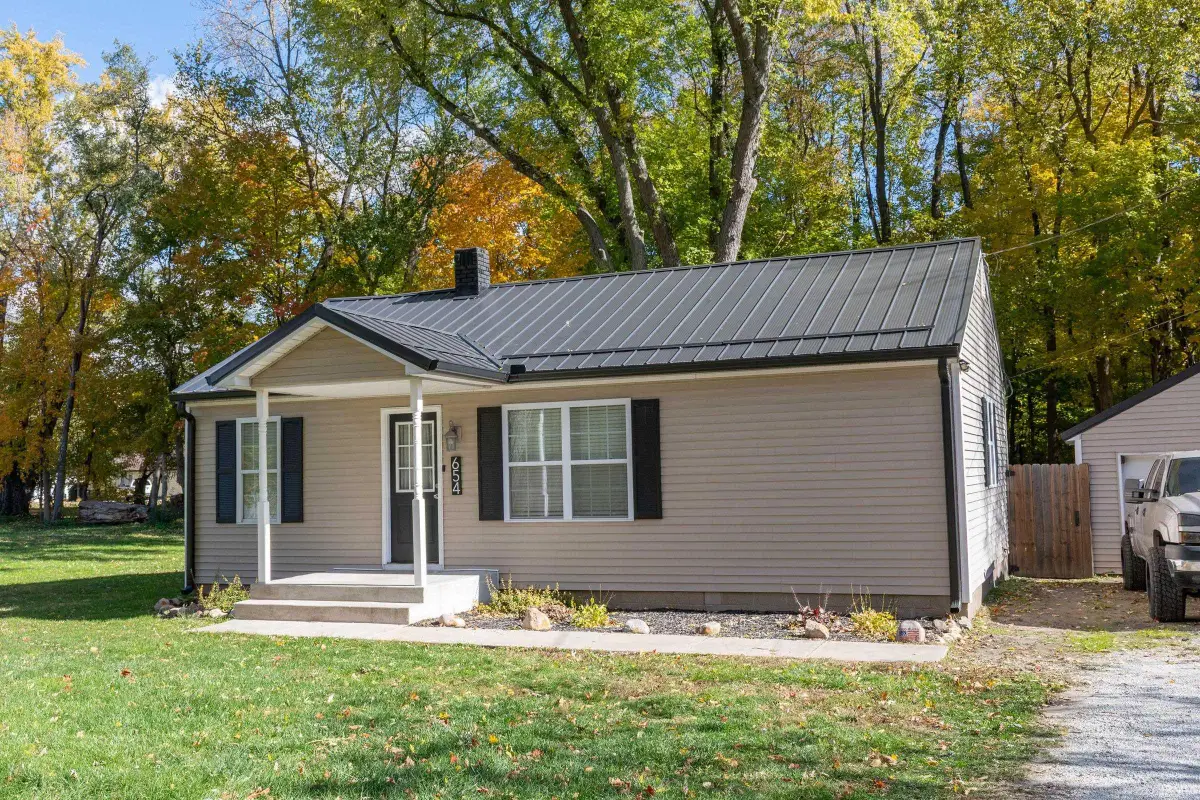 654 S Apple Road, Osceola, IN 46561 - Image #1