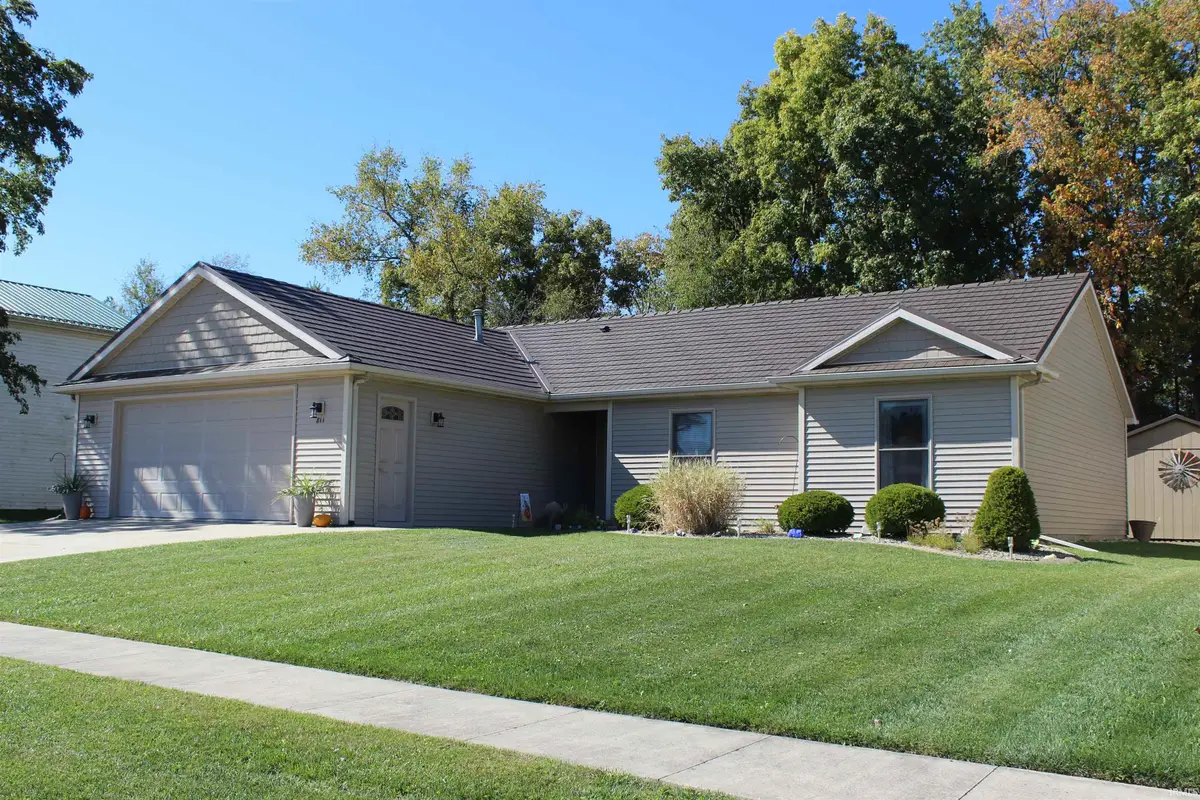 811 Thomas Dr, Angola, IN 46703 - Image #1