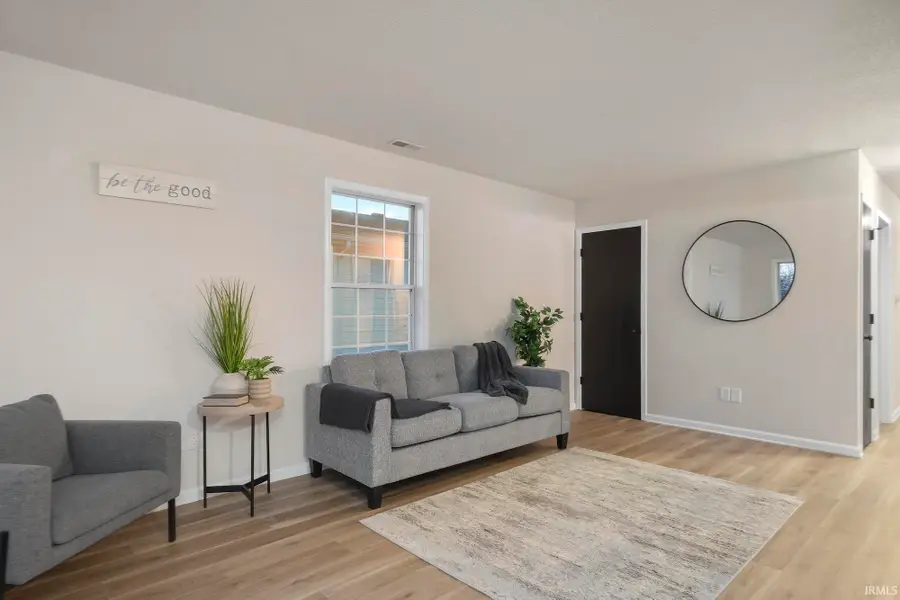 4915 Charlotte Avenue, Fort Wayne, IN 46815 - Image #2