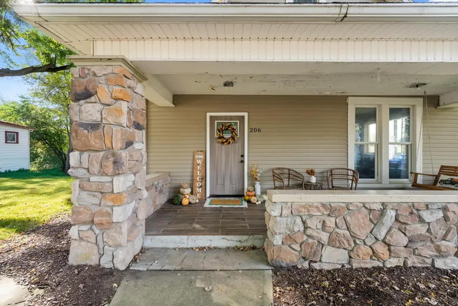 206 E Church Street, Pierceton, IN 46562 - Image #2