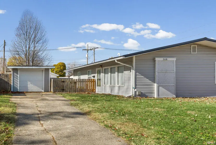208 N Crescent Drive, Frankfort, IN 46041 - Image #2