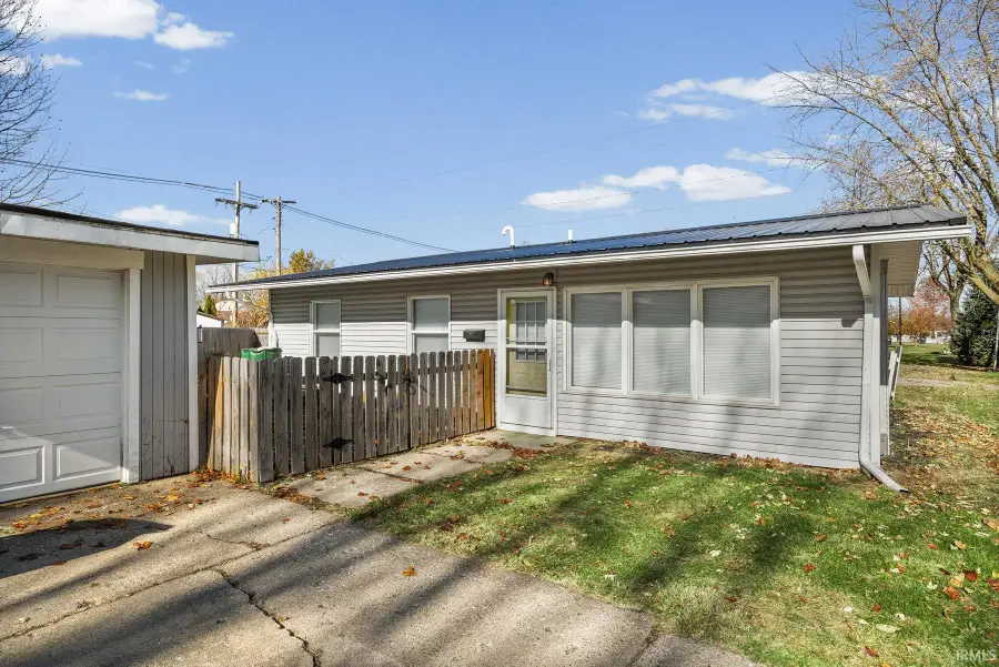 208 N Crescent Drive, Frankfort, IN 46041 - Image #3