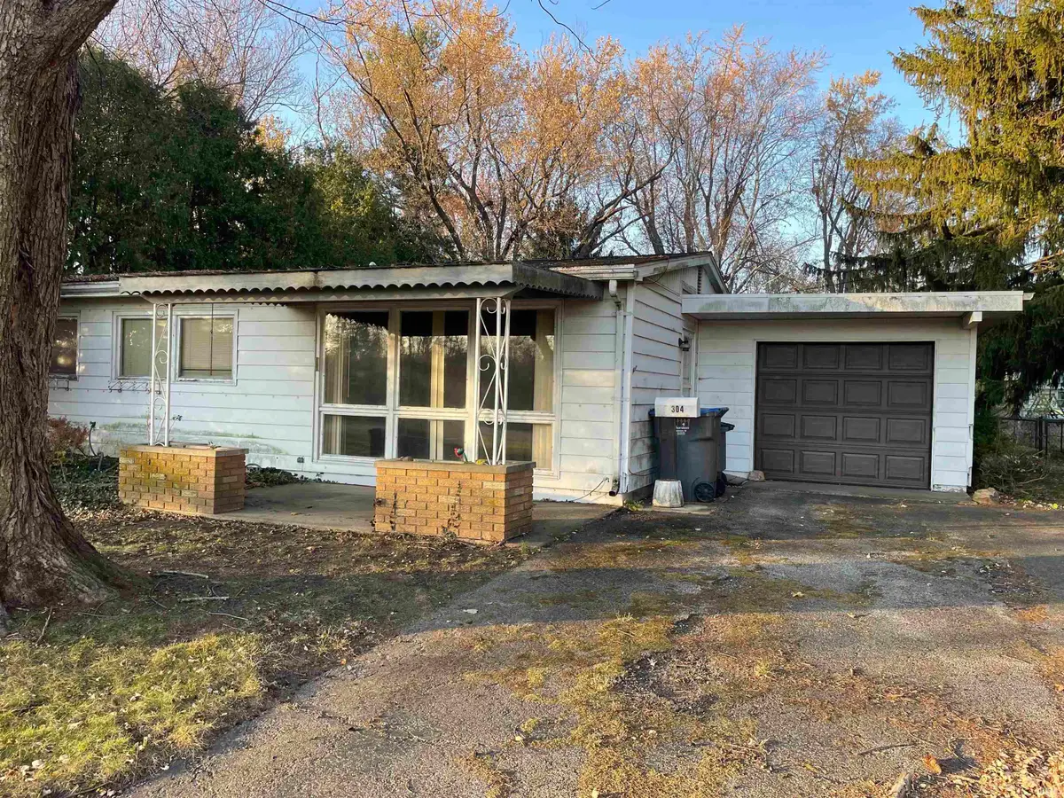 304 E Pickwick Drive, Syracuse, IN 46567 - Image #1