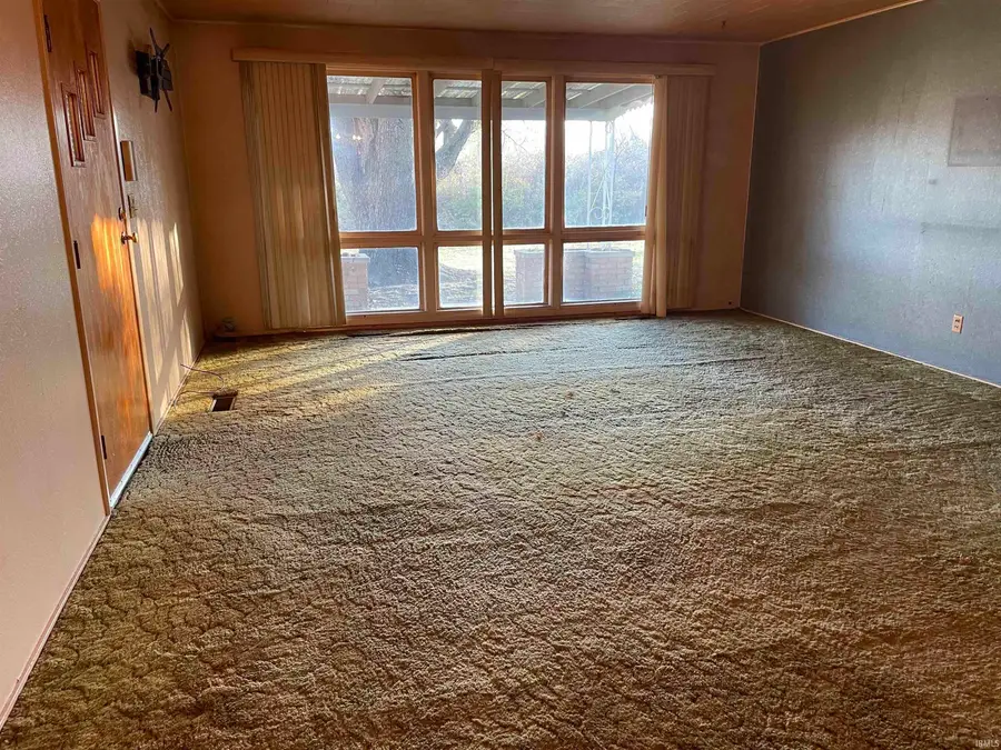 304 E Pickwick Drive, Syracuse, IN 46567 - Image #2