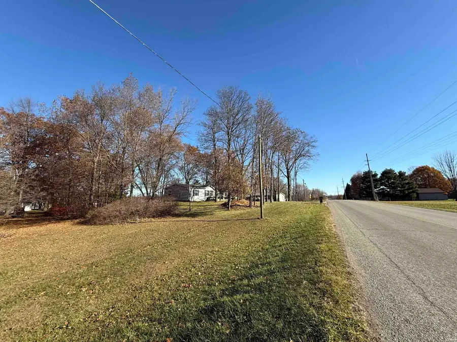 800 E S, Wolcottville, IN 46795 - Image #2