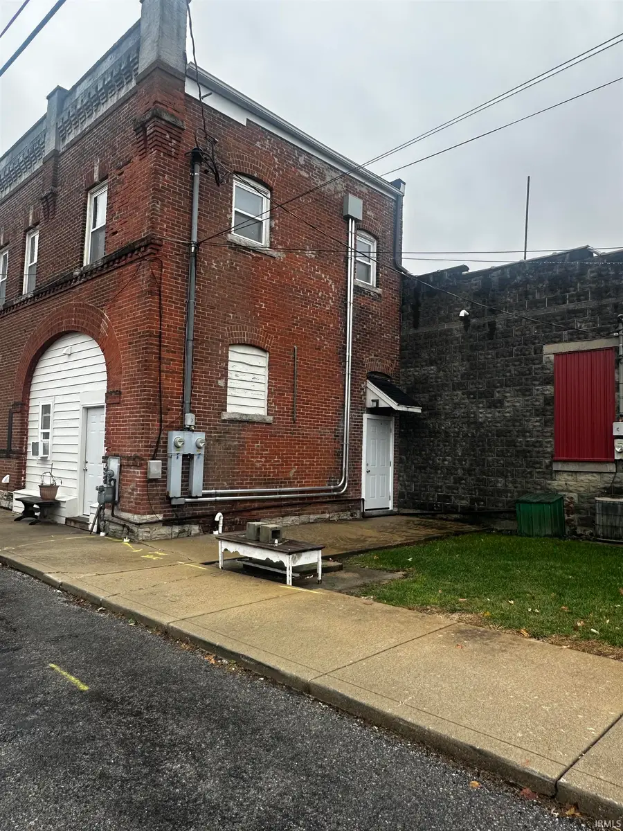 105 W 8th Street, Burlington, IN 46915 - Image #2