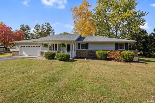 602 Forsythia St Se Common, DeMotte, IN 46310