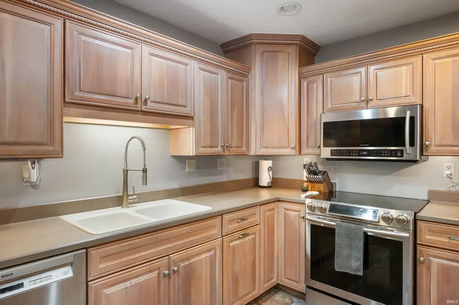 906 S Devonshire Road, Yorktown, IN 47396 - Image #3