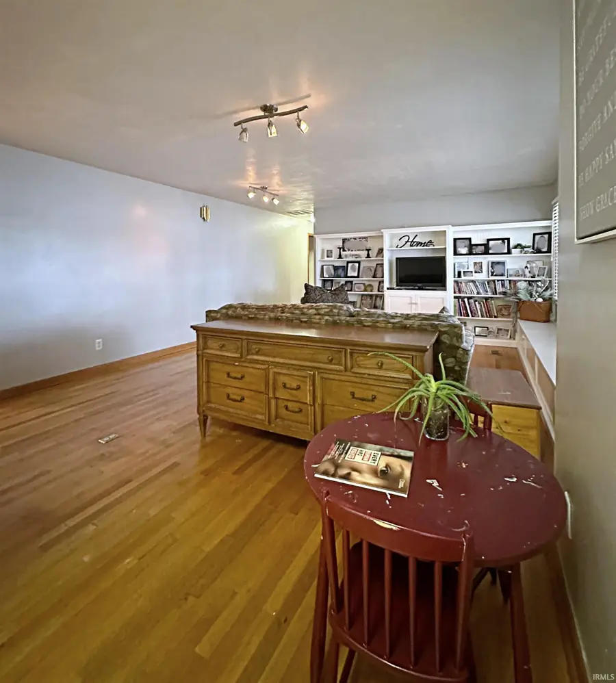 638 Main Street, Elnora, IN 47529 - Image #3