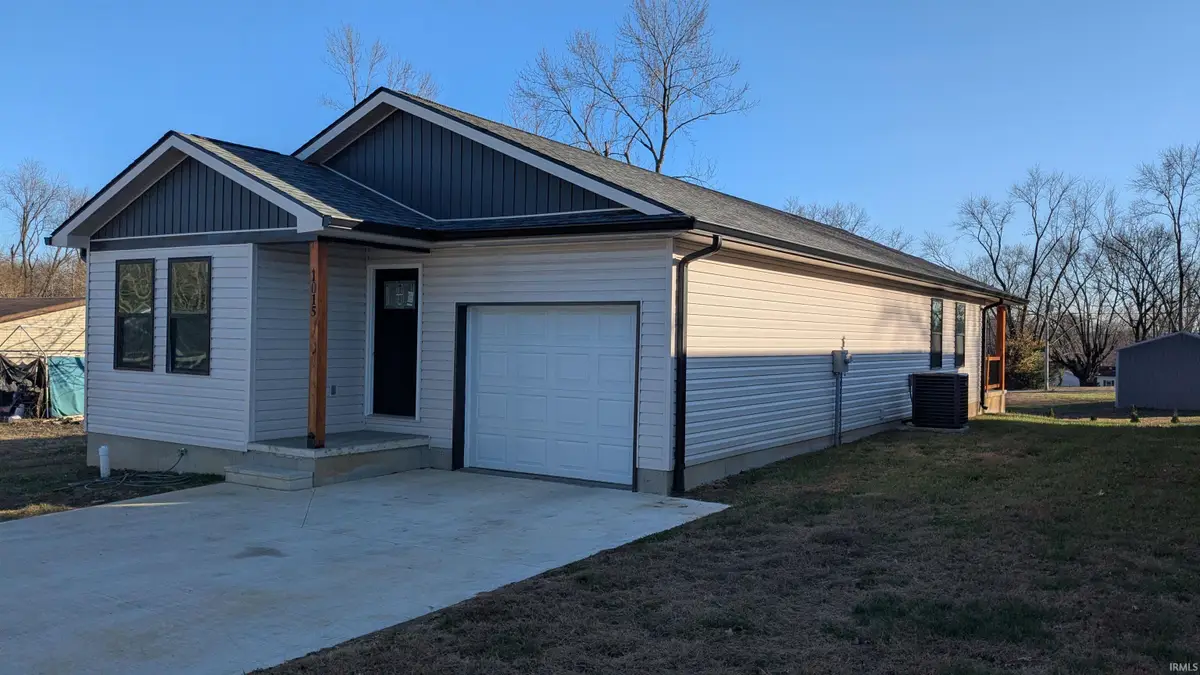 1015 E Glezen Street, Petersburg, IN 47567 - Image #1