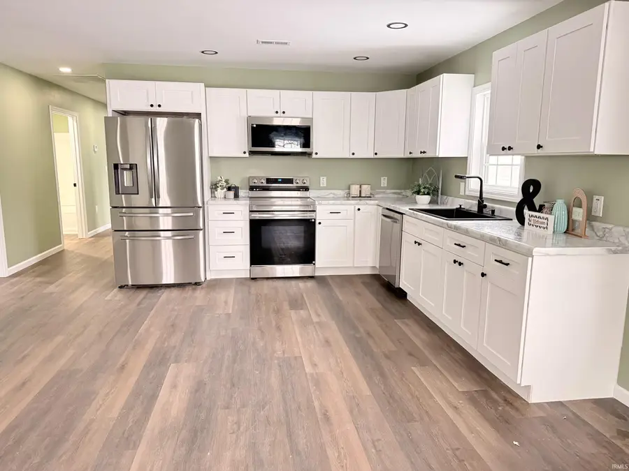 812 Dant Boulevard, Bicknell, IN 47512 - Image #2