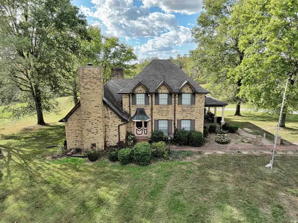 13551 Mt Calvary Road, Loogootee, IN 47553