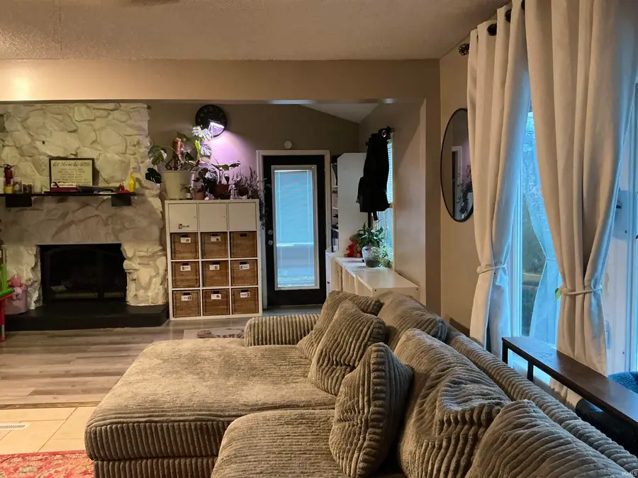 307 W Mill Road, Evansville, IN 47710 - Image #3