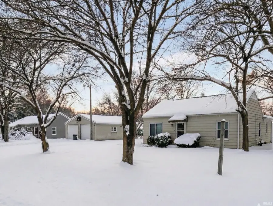 51651 Hollyhock Road, South Bend, IN 46637 - Image #2