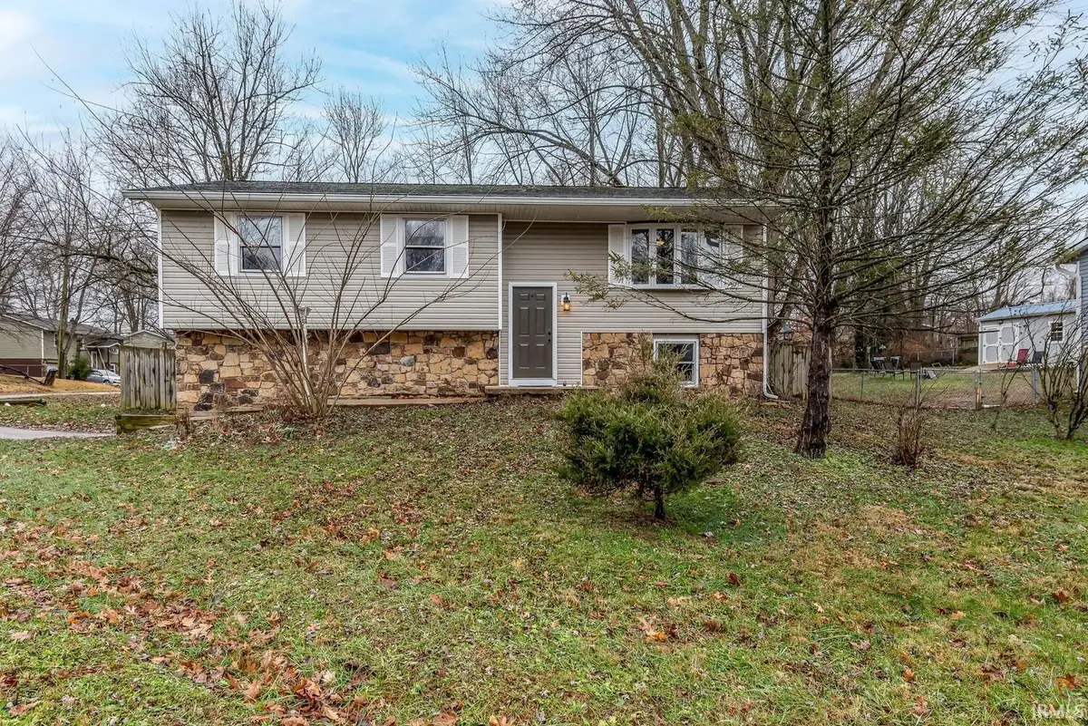 635 N Robin Drive, Ellettsville, IN 47429 - Image #1