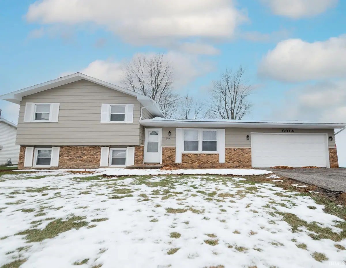 6914 Autumn View Drive, Fort Wayne, IN 46816 - Image #1