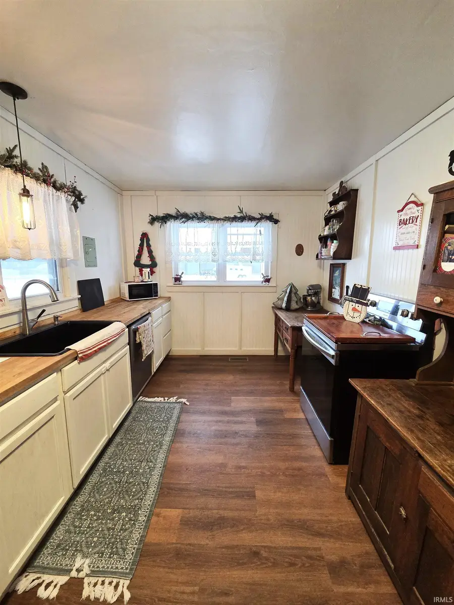 14359 N 1250 E Road, Odon, IN 47562 - Image #2