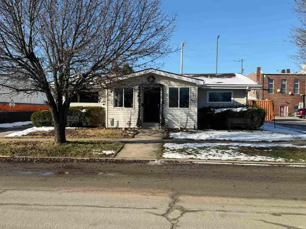 88 SE 1st Street, Linton, IN 47441