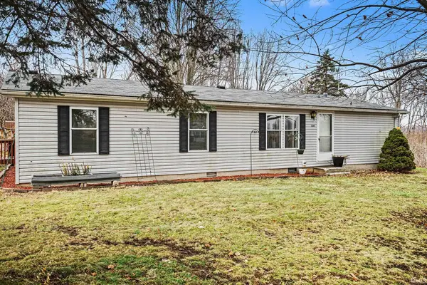 7641 N Albion Street, Wawaka, IN 46794