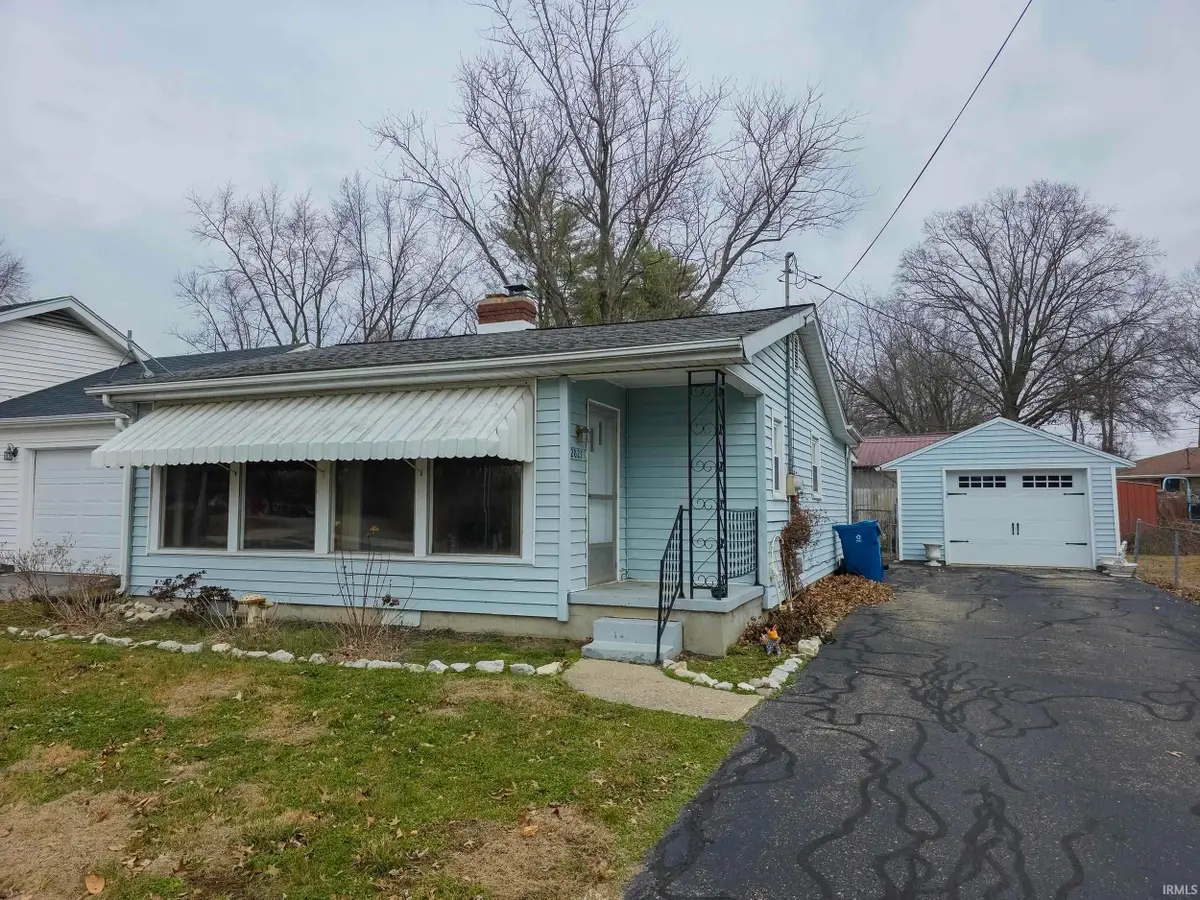 2027 College Drive, Mount Carmel, IL 62863 - Image #1