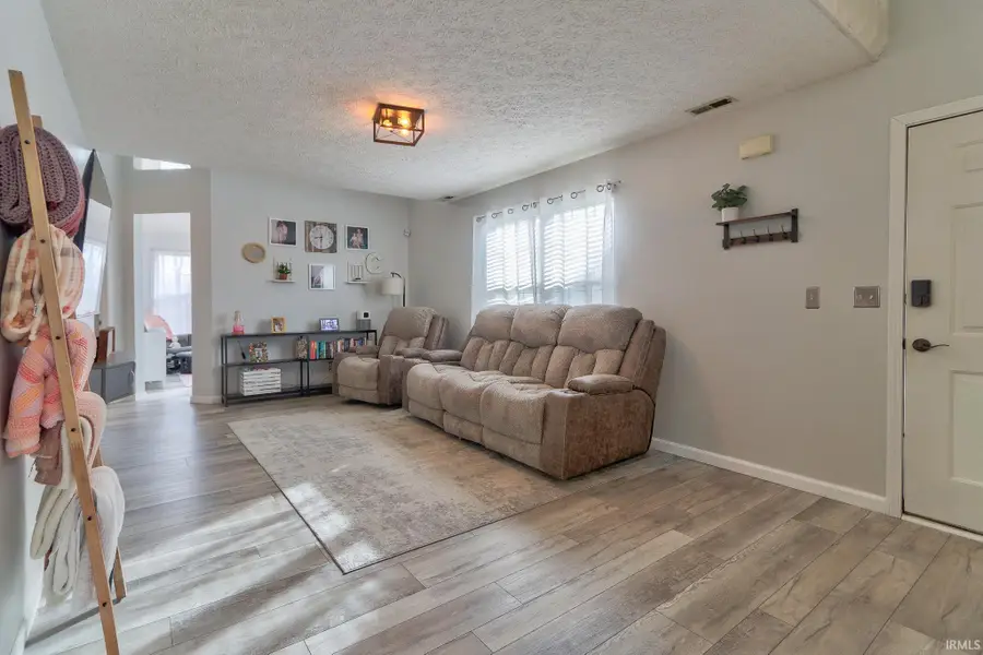 3933 Seasons Pointe, Evansville, IN 47715 - #3