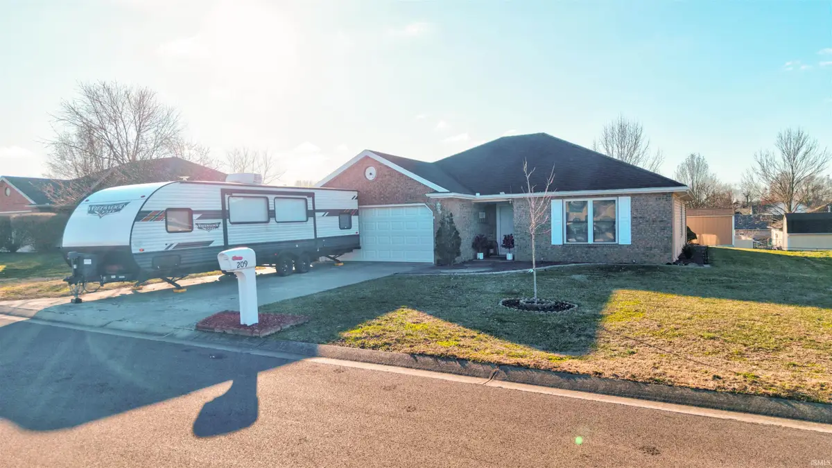 209 W Savannah Drive, Huntingburg, IN 47542 - Image #1