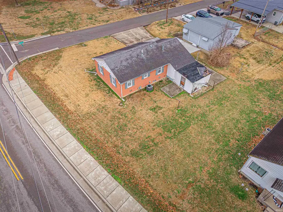 901 E Mona Street, Petersburg, IN 47567 - #3