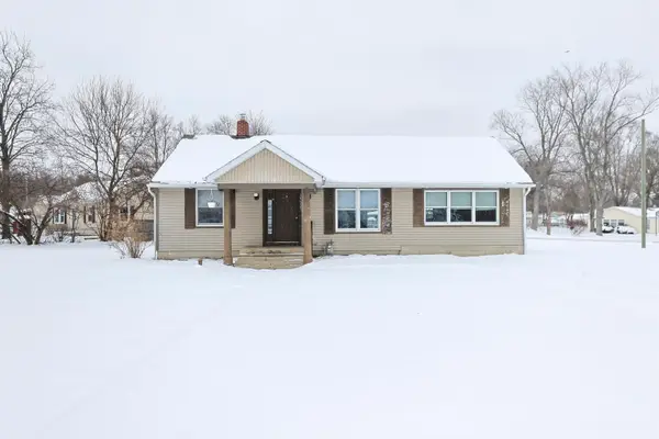 19537 Sunset Lane, South Bend, IN 46637
