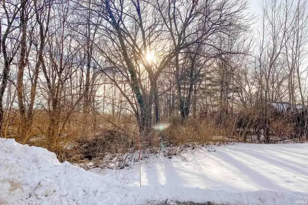 53463 Old Woodbridge Court, South Bend, IN 46637