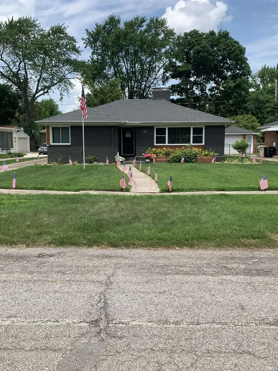 1915 Rockne Drive, South Bend, IN 46617 - Image #2