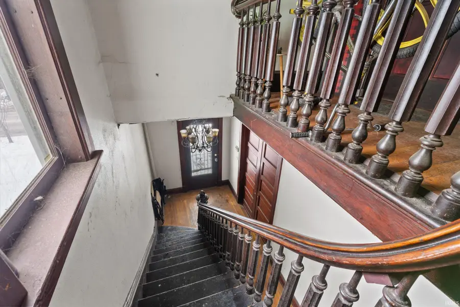 517 W Lexington Avenue, Elkhart, IN 46516 - #2