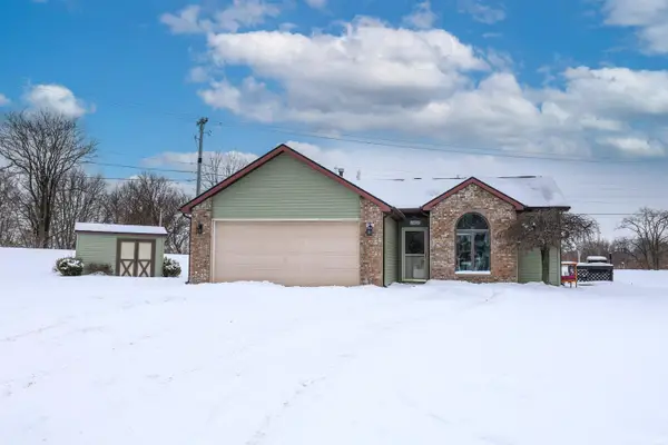 1402 Fairview Run, Kendallville, IN 46755