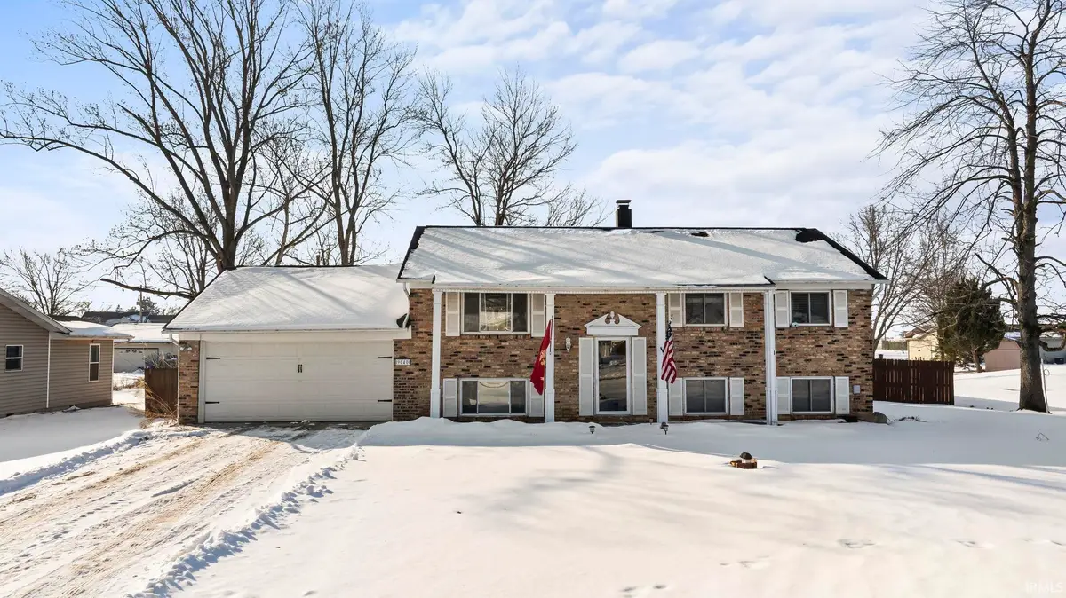 9040 E North Circle Drive, Churubusco, IN 46723 - #1