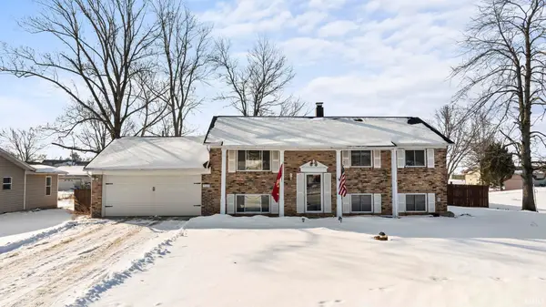 9040 E North Circle Drive, Churubusco, IN 46723